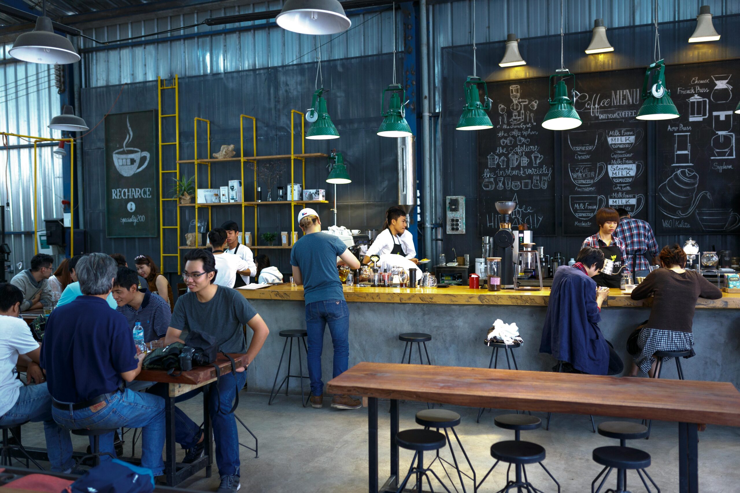 Por Que o Café de Cafeteria Parece Melhor? 10 Segredos Profissionais