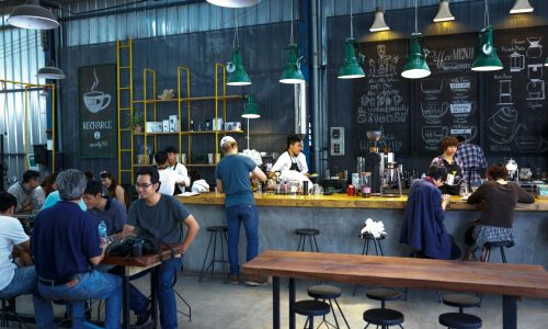 Por Que o Café de Cafeteria Parece Melhor, veja o que muda da loja para seu lar